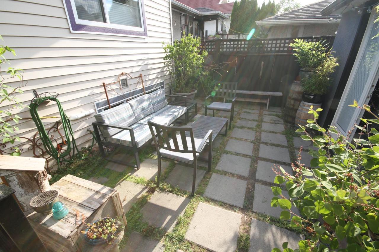 The Orange Door Bungalow Vancouver Exterior foto