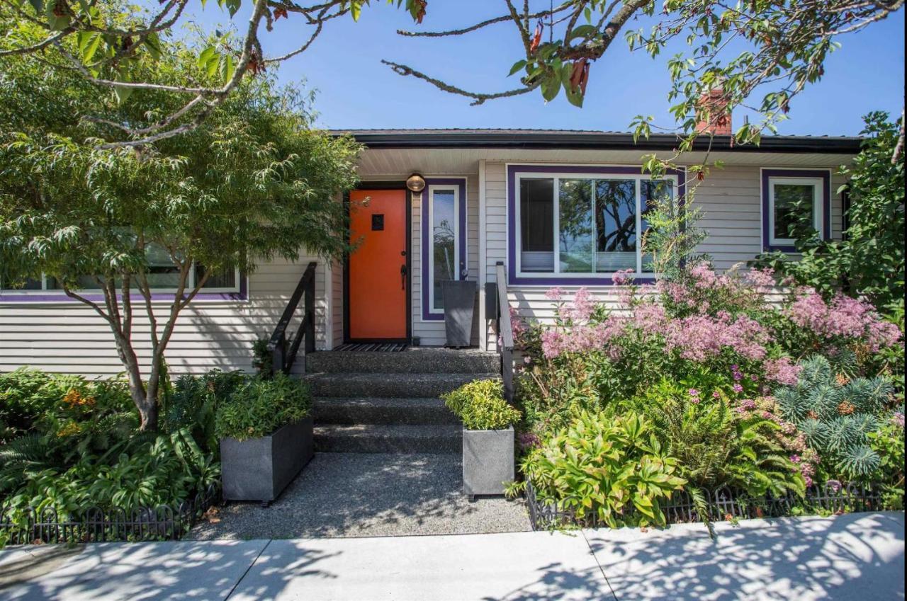 The Orange Door Bungalow Vancouver Exterior foto